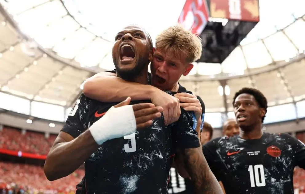 Jugadores de Canadá festejan uno de los seis goles que le convirtieron a Catar. Foto: FIFA