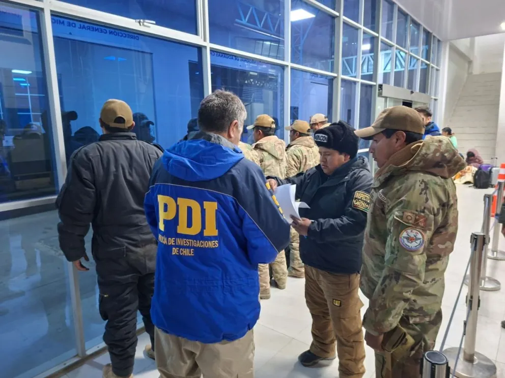 Los militares retenidos en Chile son devueltos a Bolivia. Foto: Ministerio de Defensa