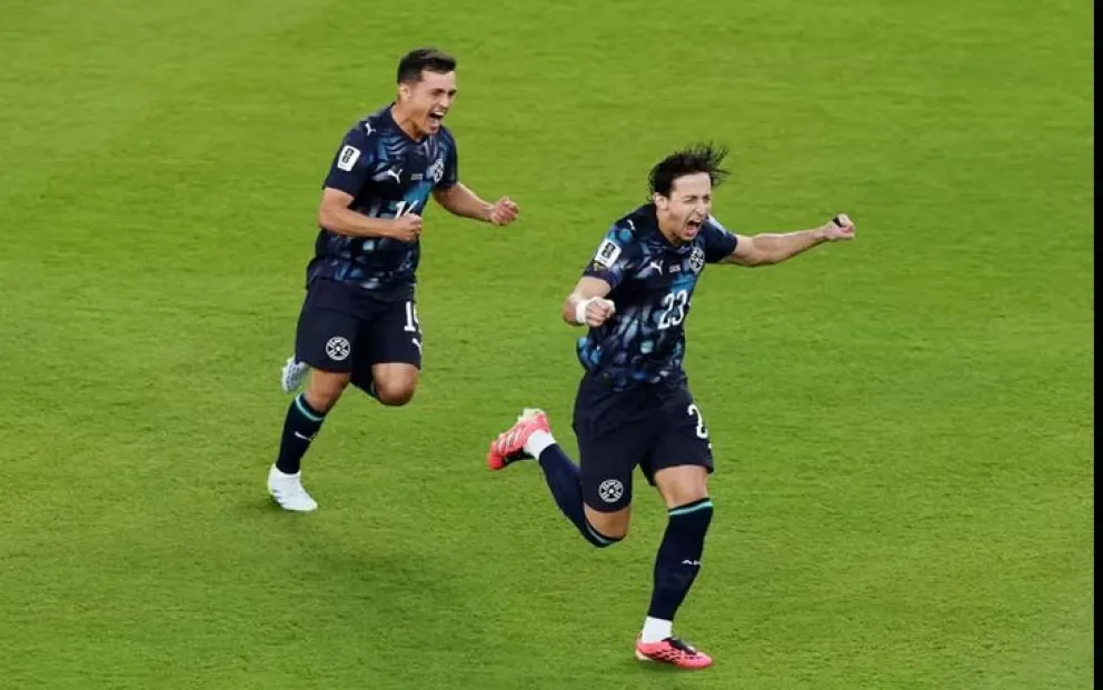 Matías Galarza celebra el primer gol de los paraguayos. Foto: FIFA
