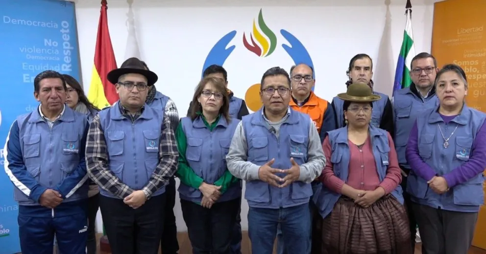 El Defensor del Pueblo, Pedro Callisaya Aro, junto a su equipo. Foto: Defensoría del Pueblo