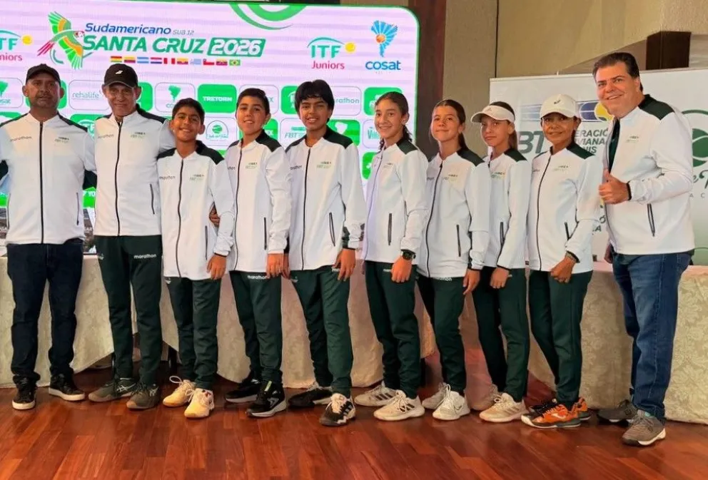 El equipo Bolivia durante el acto de presentación del torneo. Crédito: FBT