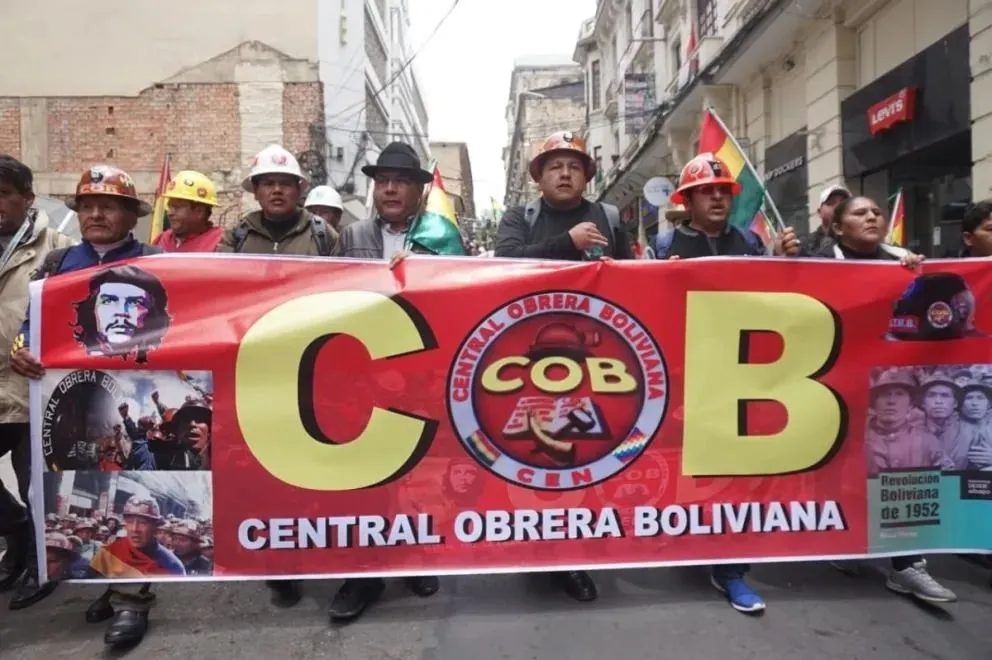 Mario Argollo, líder de la COB, en la marcha de protesta. Foto: APG