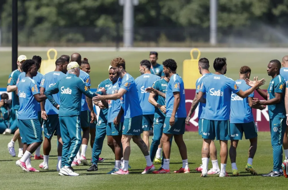 Los jugadores de Brasil durante el entrenamiento de este domingo en el centro Columbia Park. Foto: EFE