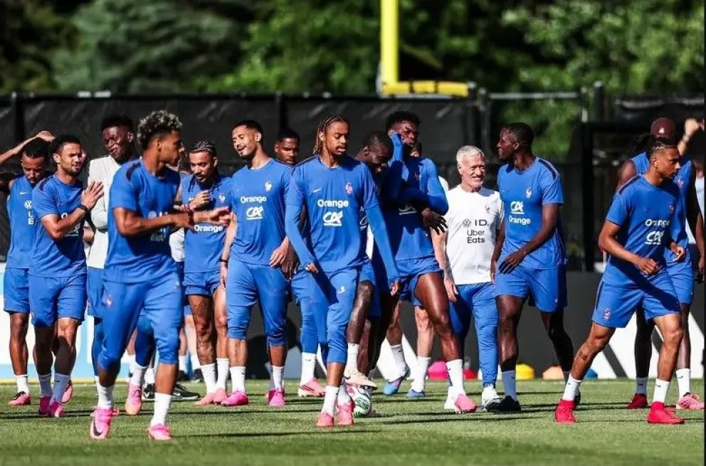 Jugadores de la selección francesa en el último entrenamiento antes de jugar con Irak. Crédito: FFF