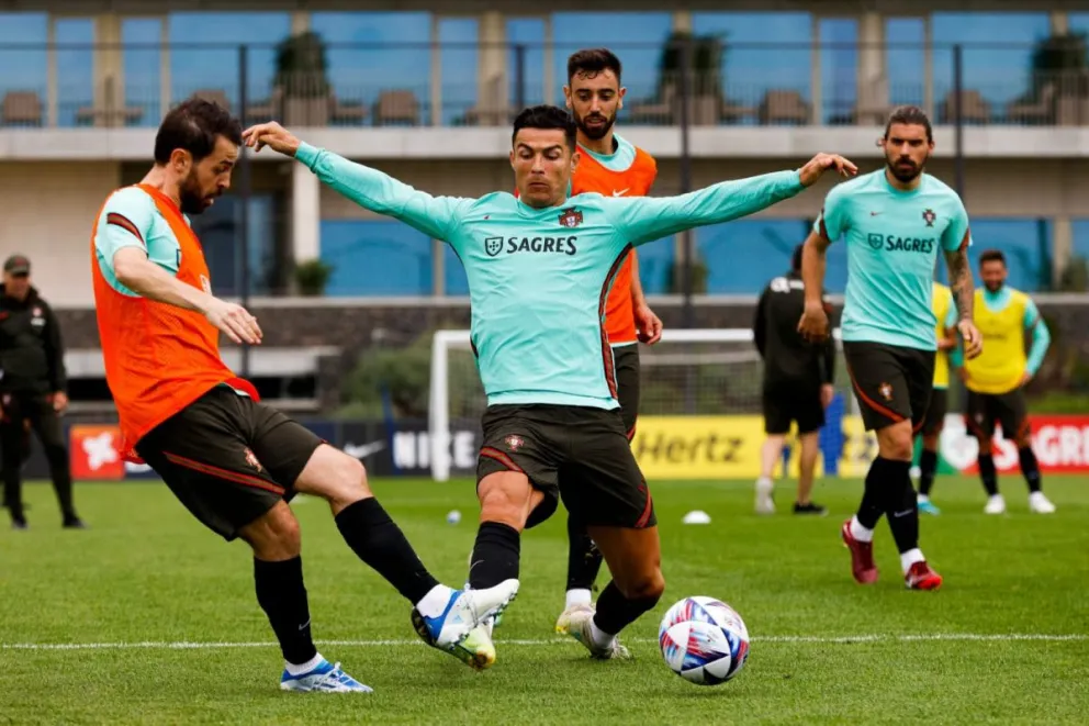 Cristiano Ronaldo en acción durante la sesión de entrenamiento de Portugal. Foto: TDN