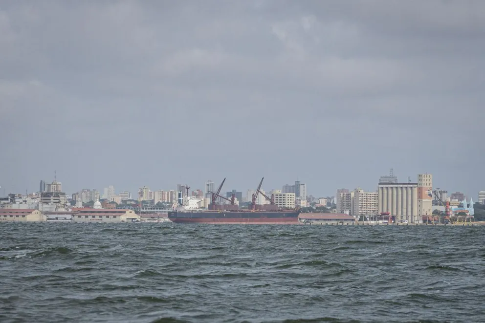 Fotografía de archivo de un barco que transporta petróleo en el Lago de Maracaibo (Venezuela). Foto: EFE/