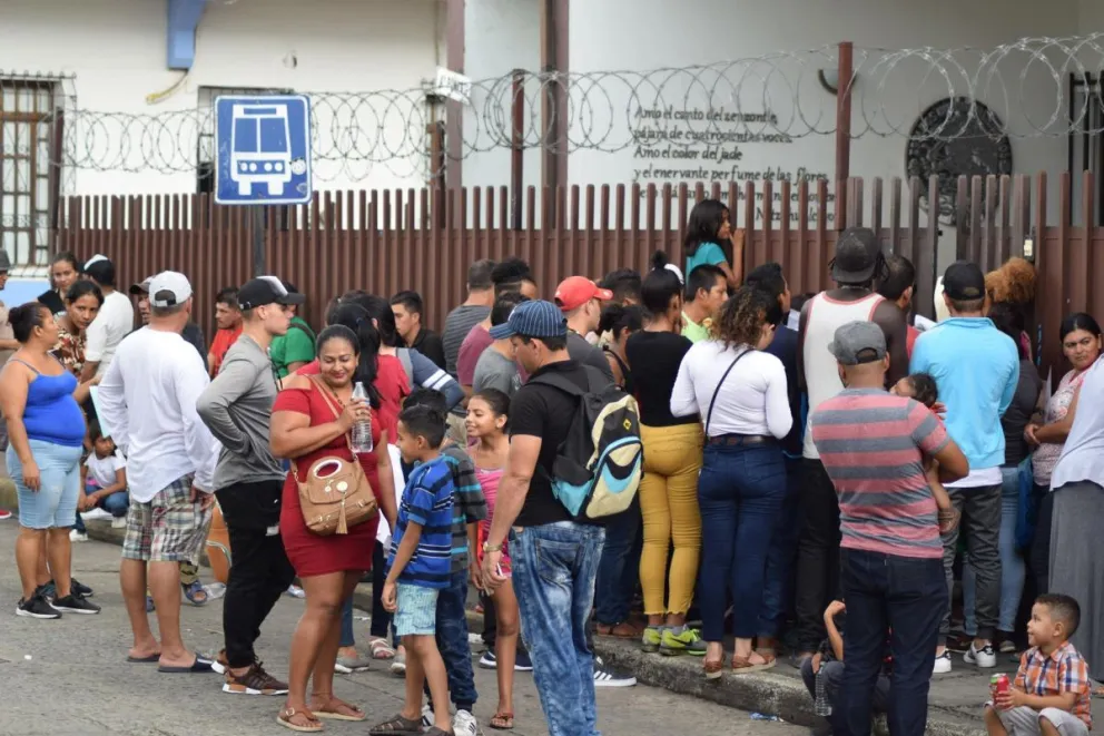 Fotografía de archivo en la que se captó a un grupo de migrantes cubanos en Tapachula, (México). EFE