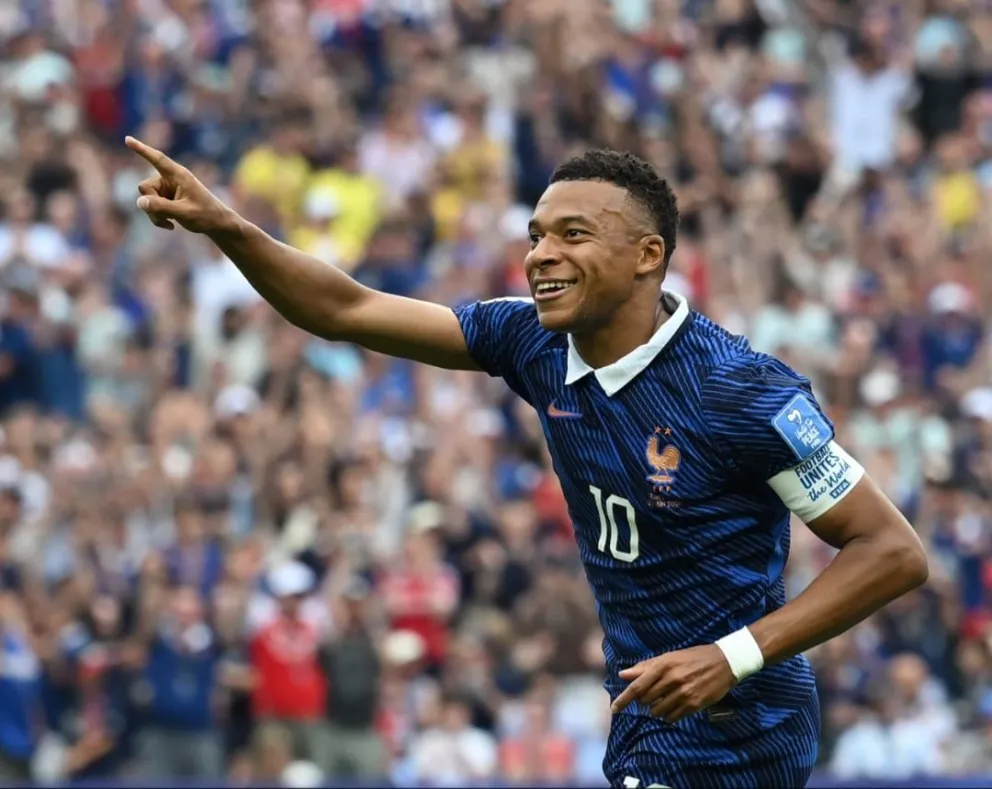 Kylian Mbappé conquistó dos goles en el compromiso con Irak. Foto: BR
