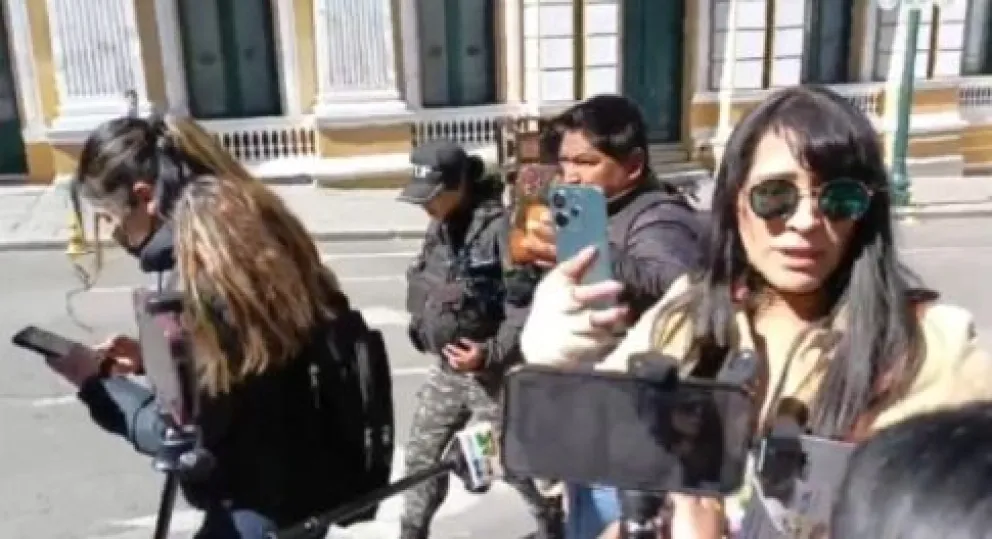 La exconcejal Wilma Alanoca es trasladada a oficinas de la Felcc. Foto: Captura de imagen