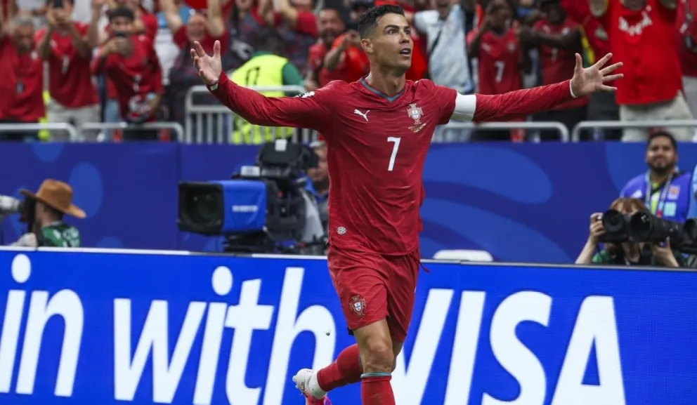 Cristiano Ronaldo celebra su doblete de esta jornada. Foto: EFE.