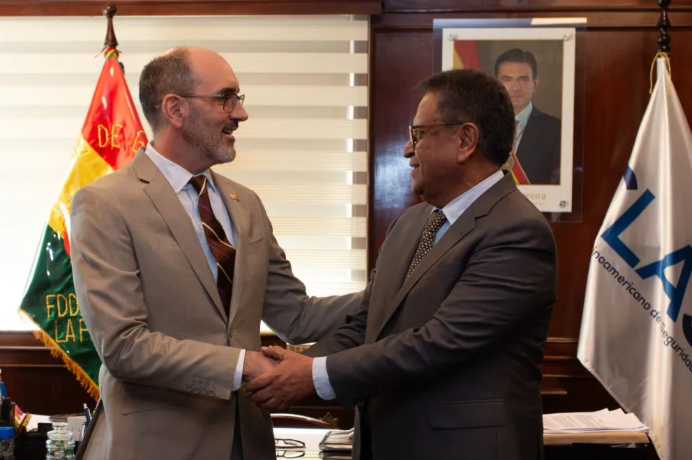 El Encargado de Negocios Erick Martini sostuvo una reunión con el ministro de Gobierno, Marco Antonio Oviedo. Foto: Embajada de los Estados Unidos 