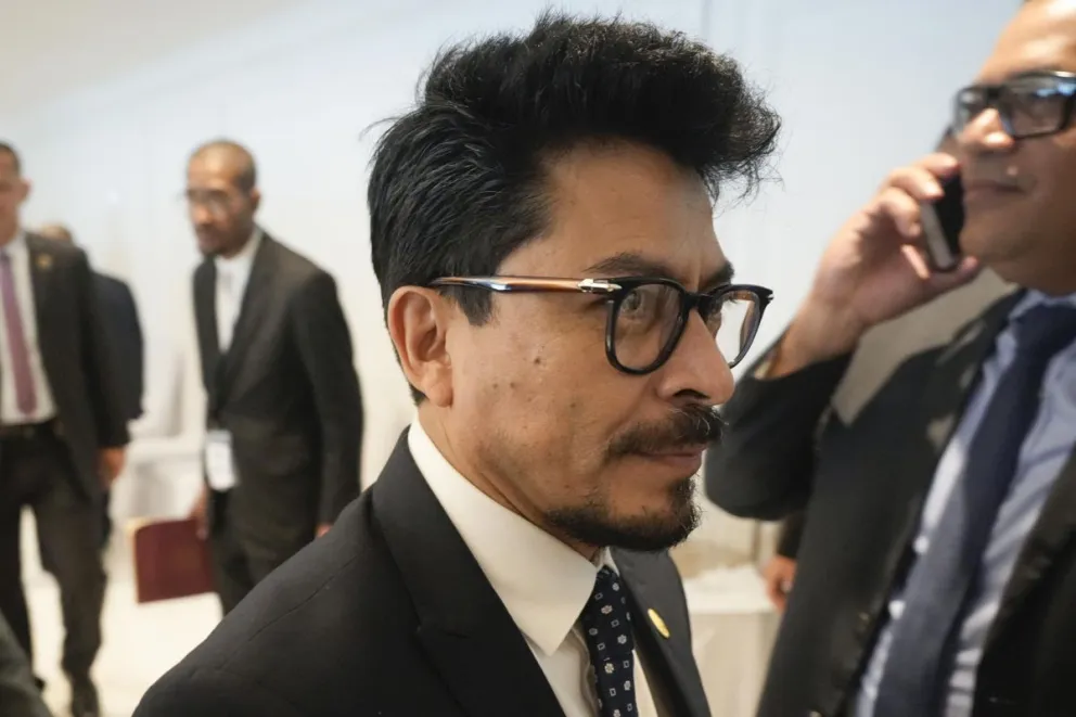 El ministro de Relaciones Exteriores de Bolivia, Fernando Hugo Aramayo Carrasco, asiste a una reunión paralela con miembros de la Organización de Estados Americanos (OEA) para atender crisis de Bolivia, este martes en Ciudad de Panamá (Panamá). EFE