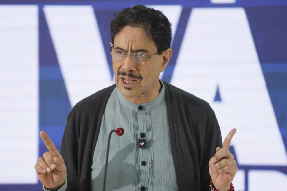 El izquierdista Iván Cepeda habla en una rueda de prensa este 22 de junio de 2026, en Bogotá (Colombia). Foto: EFE