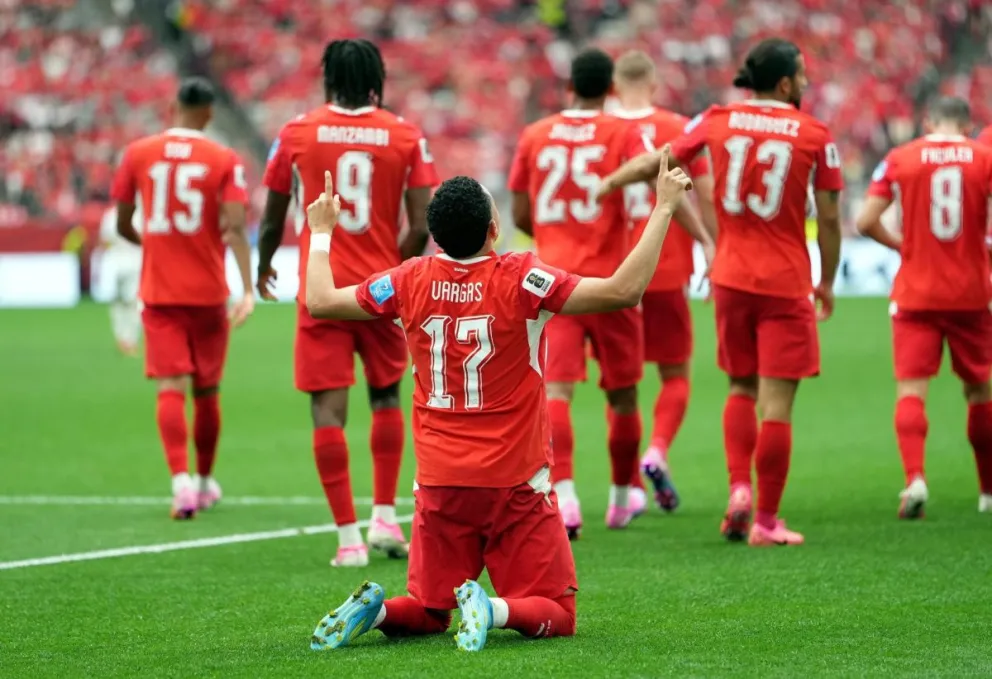 Ruben Vargas, de Suiza, celebra tras anotar el primer gol de su selección ante Canadá. Foto: EFE