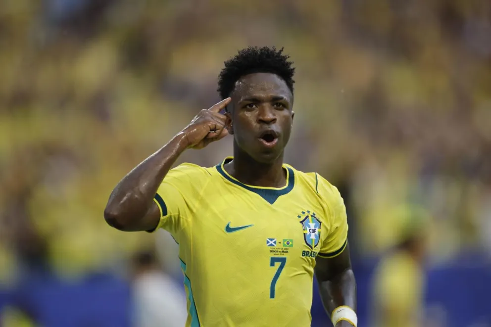 El brasileño Vinicius Junior, durante el partido contra el seleccionado de Escocia. Foto: EFE