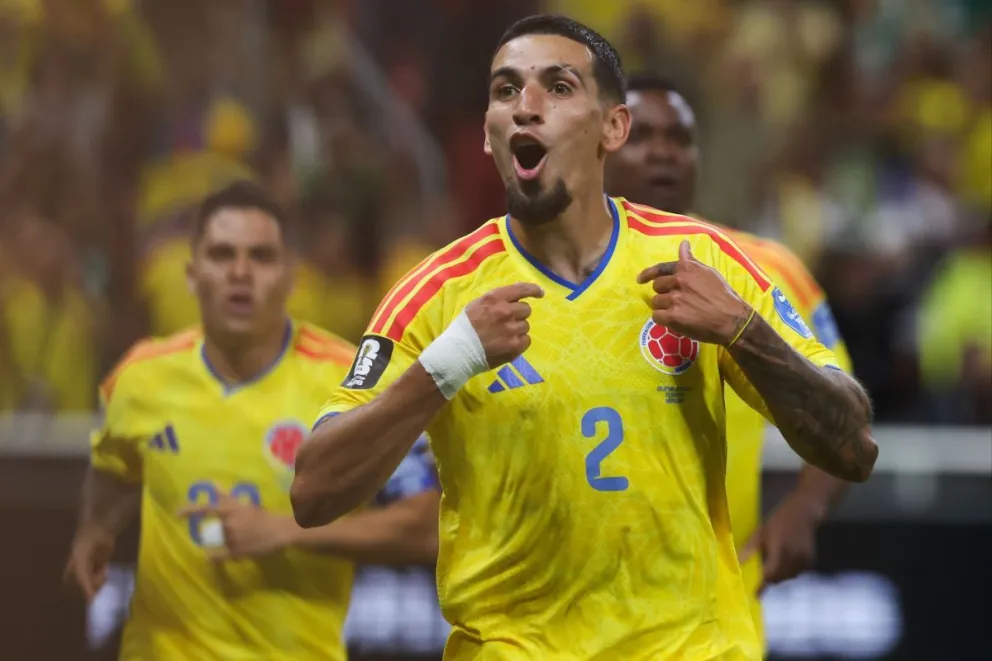 La celebración del lateral que le dio la clasificación a Colombia. Foto: Marca