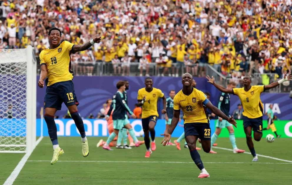 Festejos de los jugadores ecuatorianos tras su triunfo sobre Alemania. Foto: Conmebol