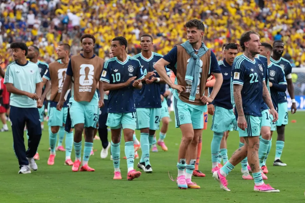 Los jugadores de Alemania, tras la derrota con Ecuador. Foto: EFE