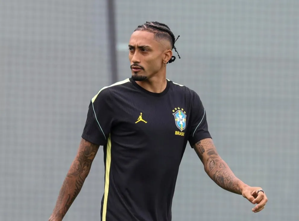 El delantero de Brasil Raphinha durante un entrenamiento en el centro de entrenamiento Columbia Park. Foto: EFE
