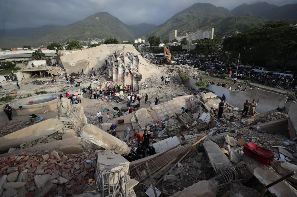 Operaciones de rescate en La Guaira, tras los terremotos. Foto: EFE