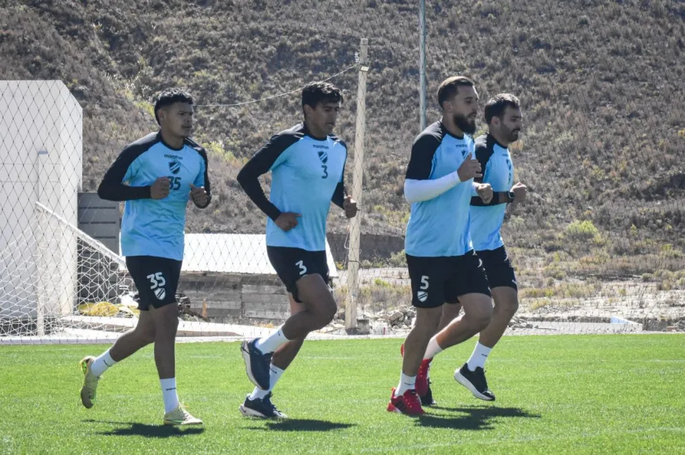 Jugadores de la Academia, durante su trabajo en su CAR de Ananta. Foto: Club Bolívar.