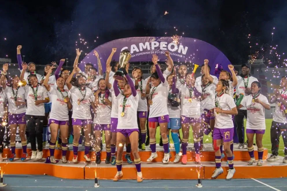 Jugadoras de Always por su tetracampeonato, en 2025. Foto: Club Always Ready.