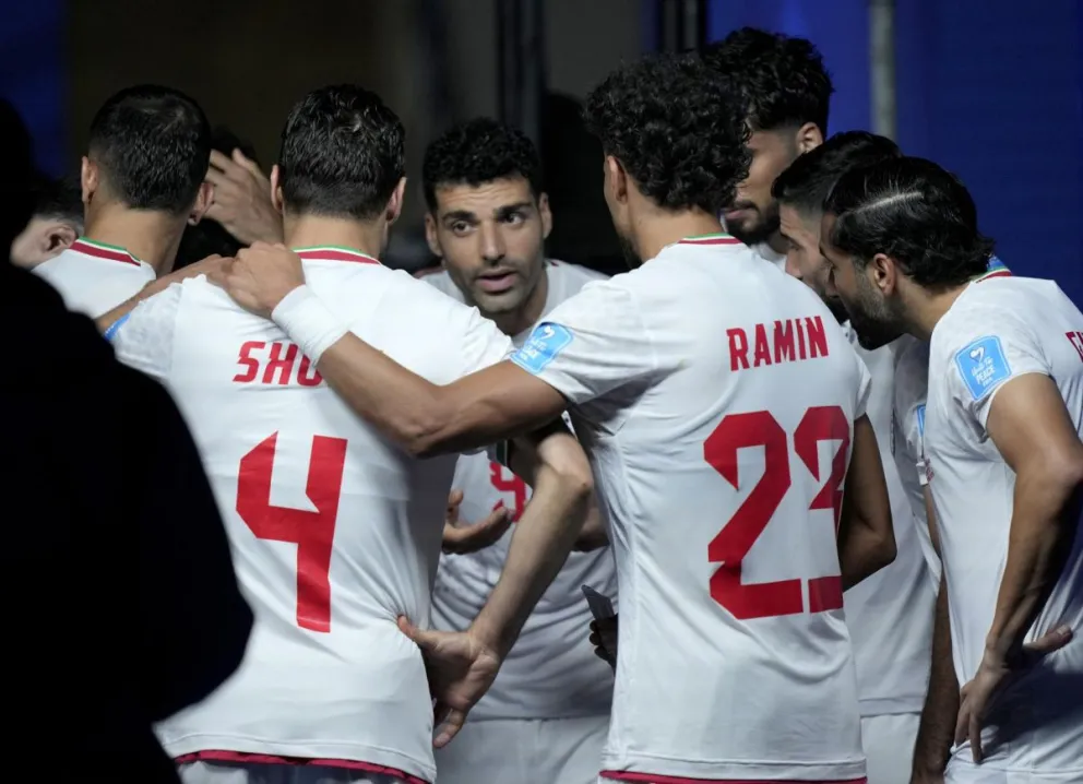 Jugadores del cuadro de Irán que expresaron su molestia. Foto: EFE