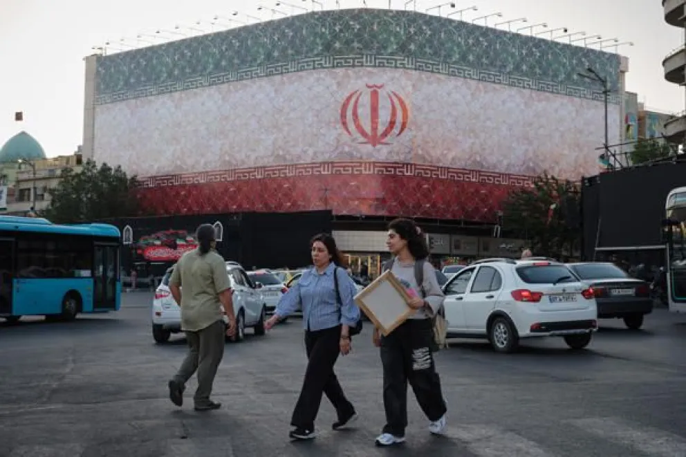 Imagen reciente de las calles de Teherán. Los iraníes recibieron con alivio el anuncio del acuerdo entre Irán y Estados Unidos para poner fin a la guerra que ahora está en peligro. Foto: EFE