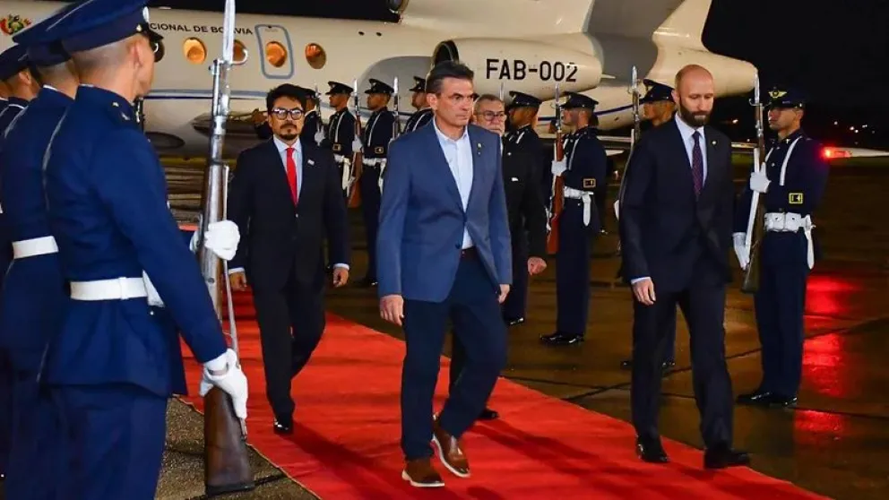 El presidente Rodrigo Paz en Asunción. Foto de la Cancillería de Paraguay 