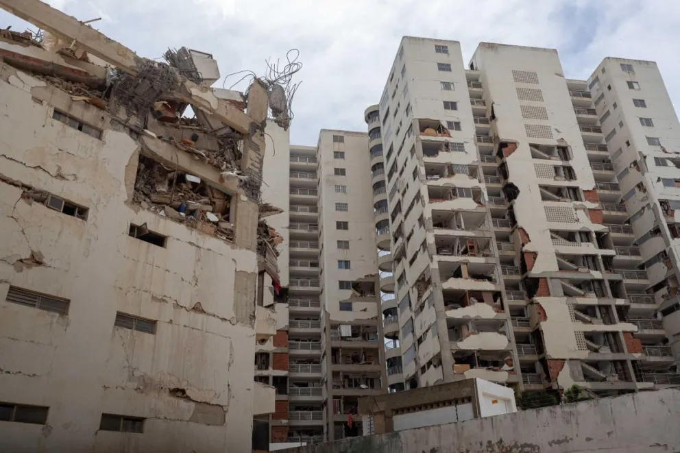Un edificio afectado por los terremoto, este domingo, en Catia La Mar (Venezuela). Foto: EFE
