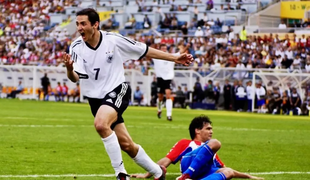 Neuville celebra el tanto agónico de los germanos en 2002. Foto:  FIFA