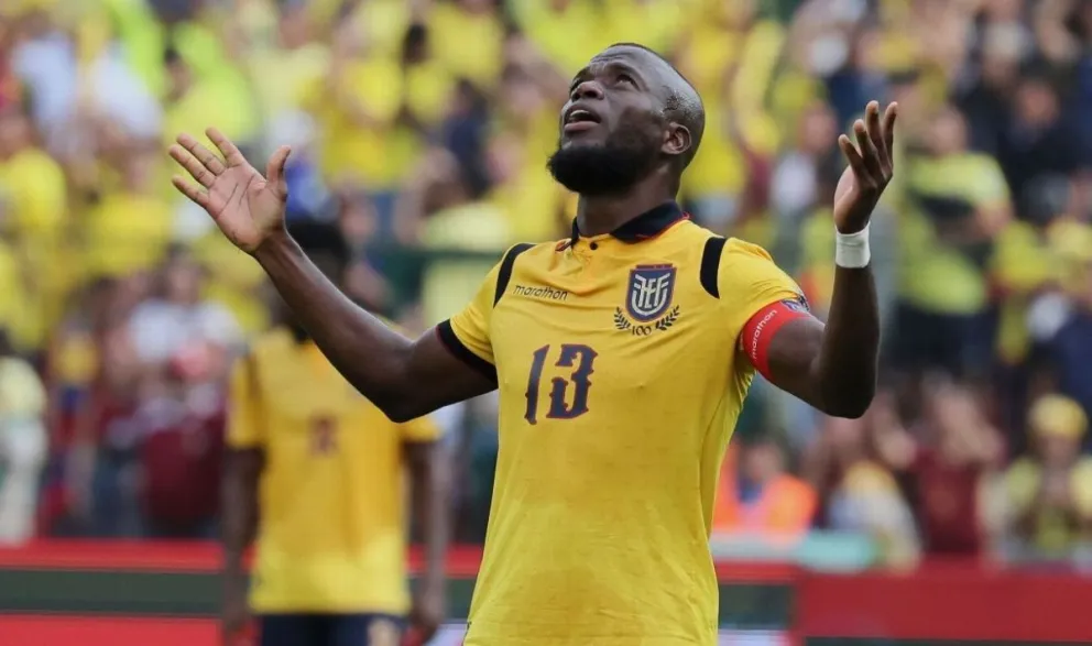 El delantero Valencia cederá su cintillo de capitán a su compañero Caicedo.