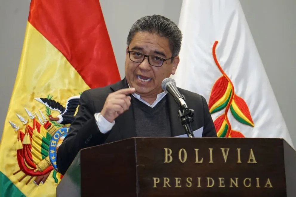 El vocero presidencial, José Luis Gálvez, en conferencia de prensa. Foto: APG