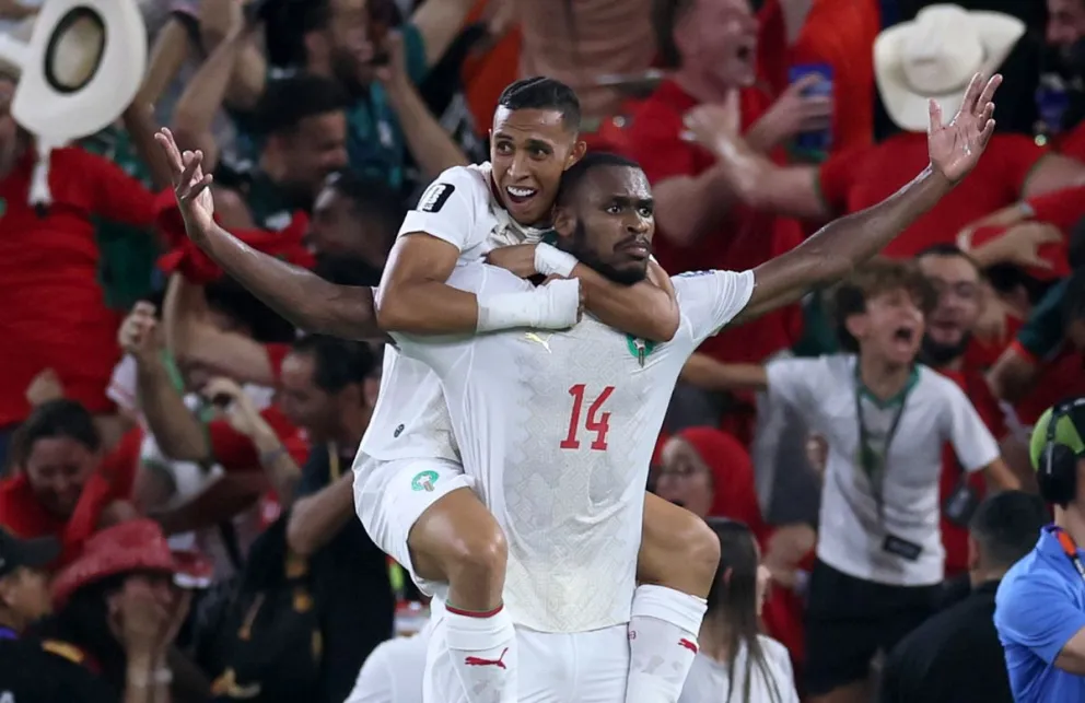Diop (14), de Marruecos, festeja con su compañero el gol del empate con Países Bajos. Foto: Selección de Marruecos.