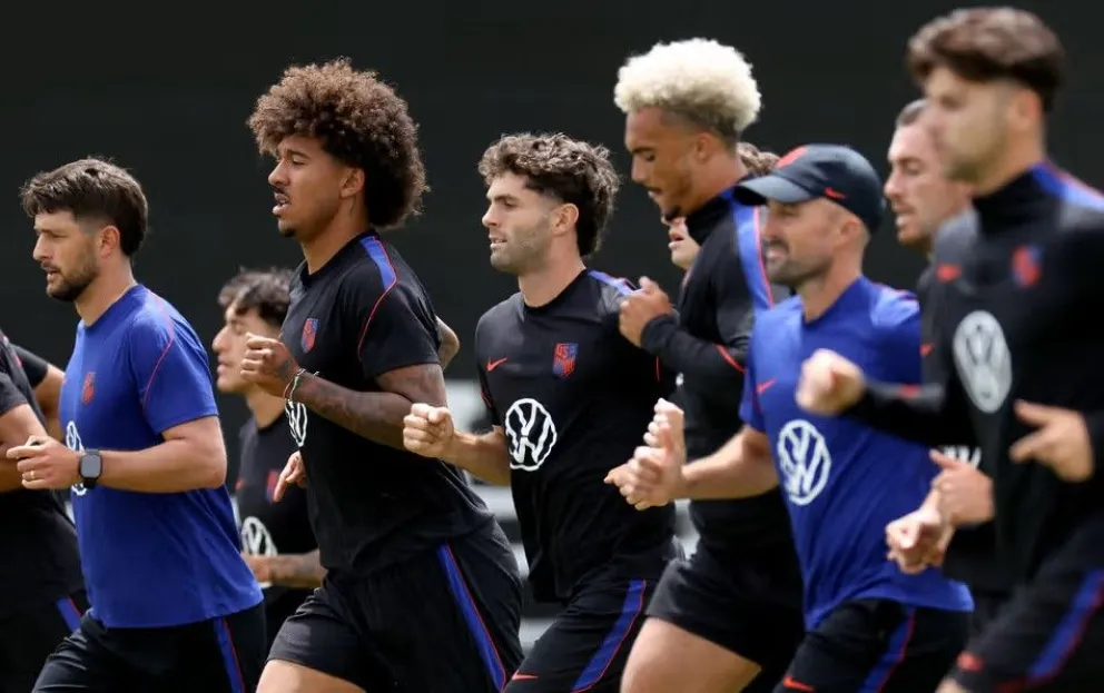 Los jugadores de la selección estadounidense durante su último entrenamiento antes de enfrentar a Bosnia. Crédito: ussoccer.com
