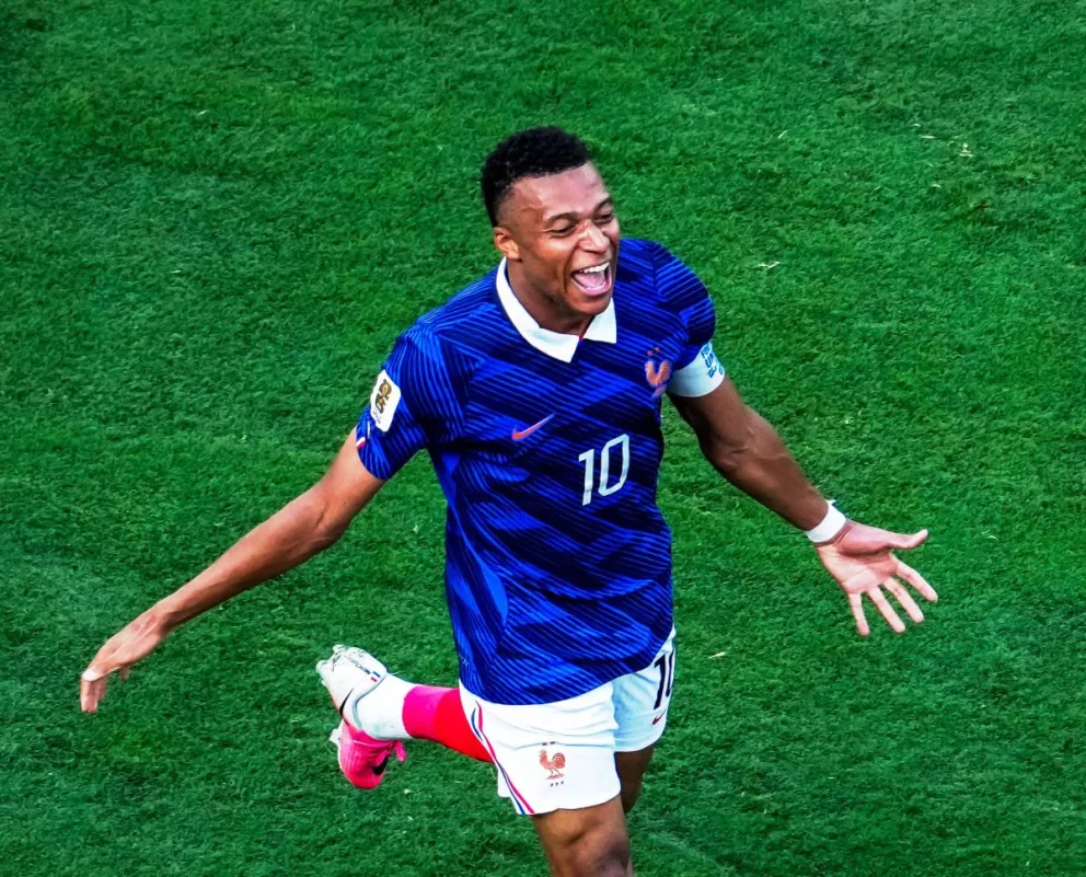 Kylian Mbappé celebra el gol que le anotó a los suecos en esta jornada. Foto: BR