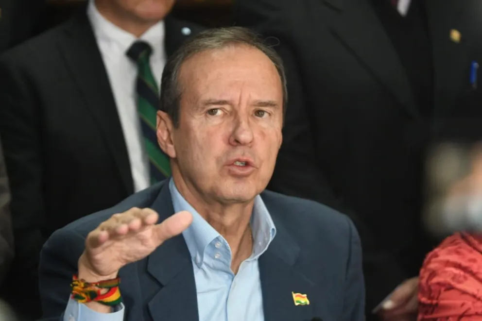 El expresidente Jorge "Tuto" Quiroga en conferencia de prensa junto a su bancada. Foto: APG 