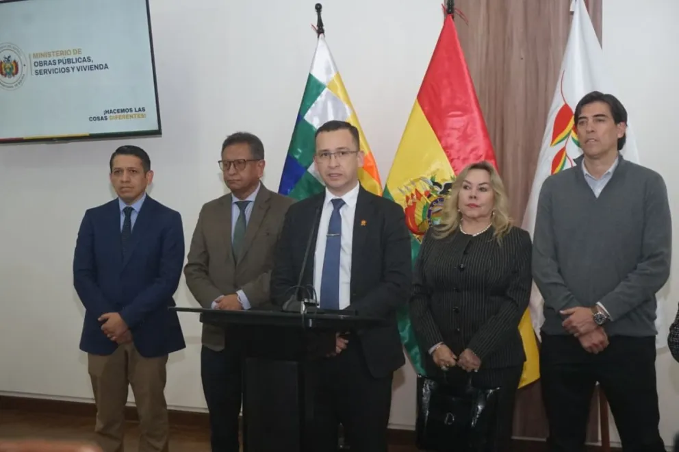 Las autoridades del Judicial y del Ejecutivo que participaron de la conferencia. Foto: APG 