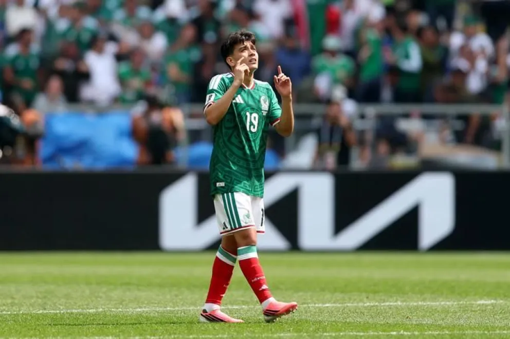 Mora durante su partido con la casaca de México. Foto: FIFA.