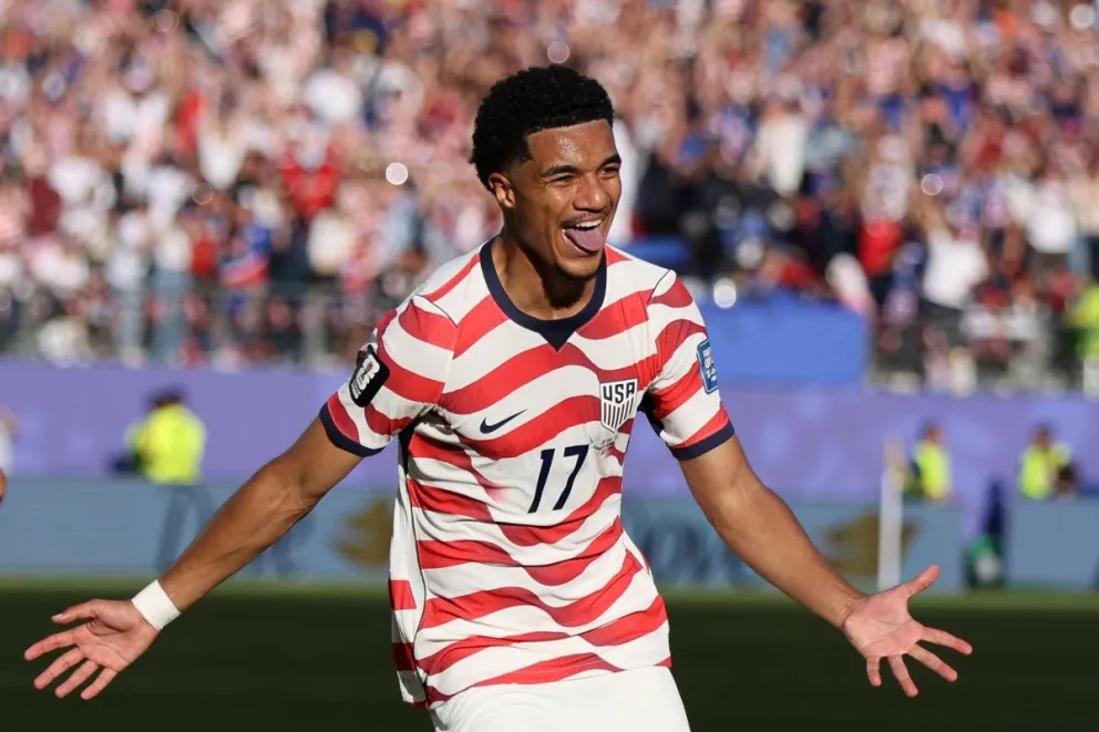 Tillman celebra el segundo tanto para los norteamericanos. Foto: EFE.