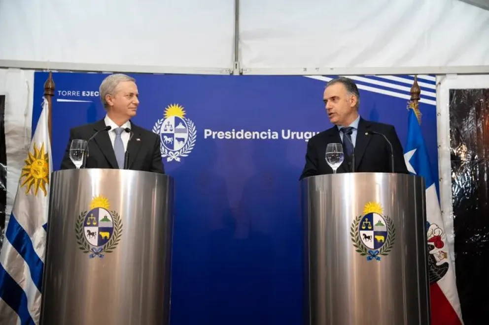 Los presidentes Yamandú Orsi y José Antonio Kast. Foto: Telenoche / Presidencia
