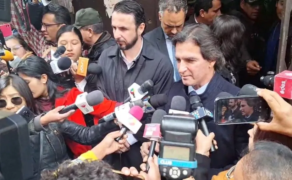 El gobernador Juan Pablo Velasco y el alcalde Mamen Saavedra. Foto: Captura Visión 360