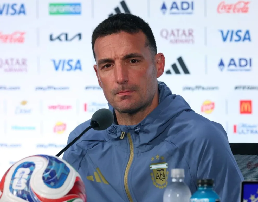 Lionel Scaloni durante la conferencia previa al juego con Cabo Verde. Foto. AFA
