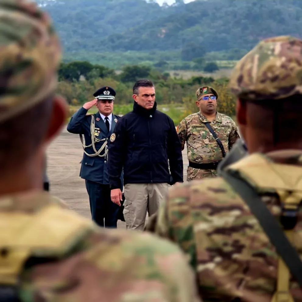 El presidente Rodrigo Paz en el acto en la "Escuela de Satinadores" em Sanandita. Foto tomada de la cuenta en RRSS del presidente Rodrigo Paz