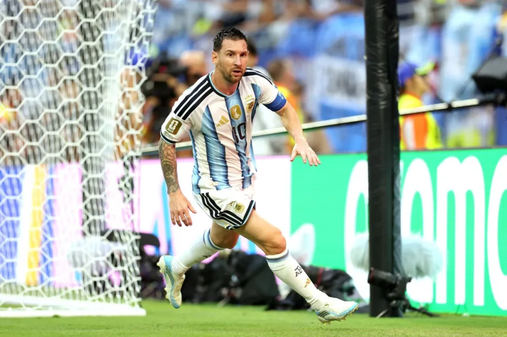 Messi celebra su gol a Cabo Verde. Foto: AFA.