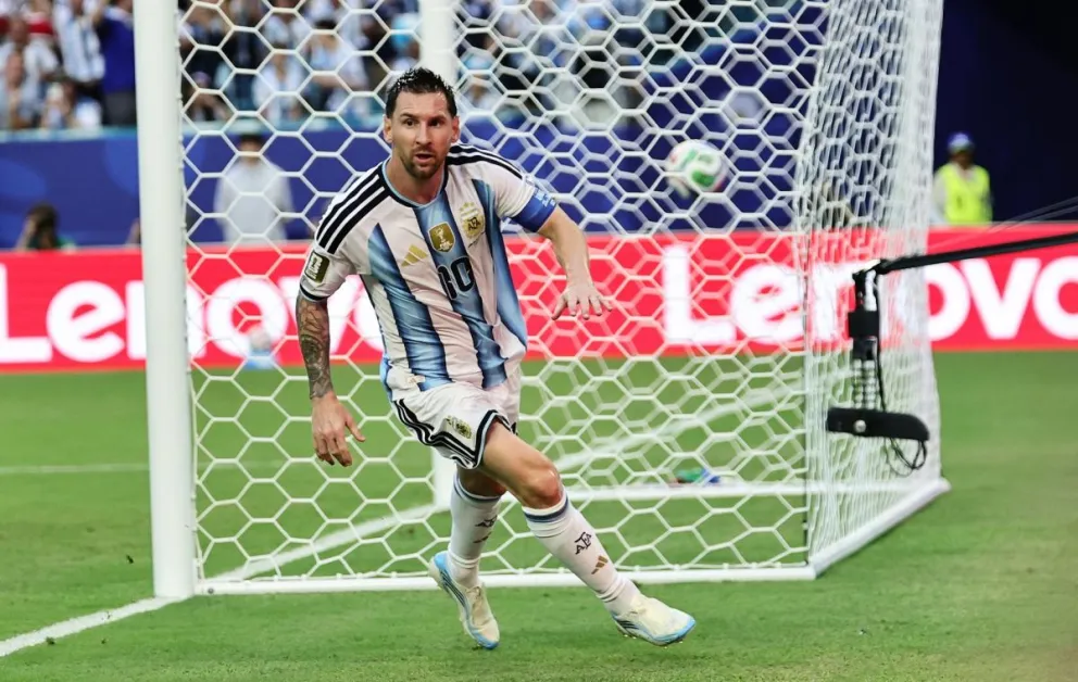 Messi festeja su gol para la Albiceleste. Foto: EFE.