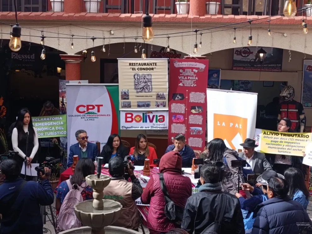 Conferencia de prensa de la Federación Boliviana de Guías de Turismo. Foto Feboguit
