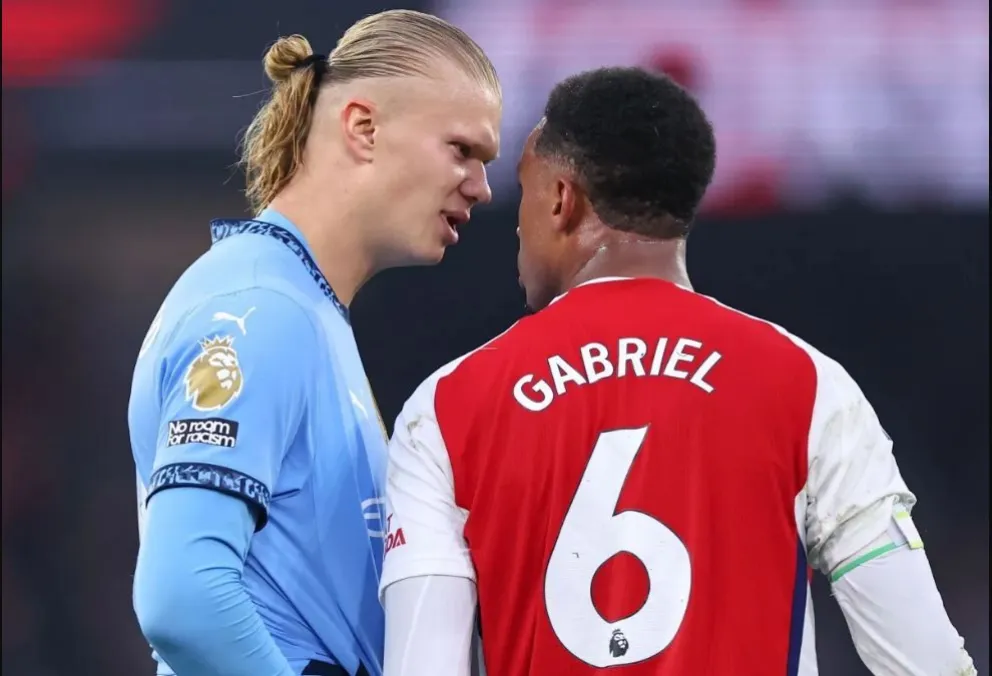 Una discusión entre ambos jugadores en la Premier League. Foto: TDN