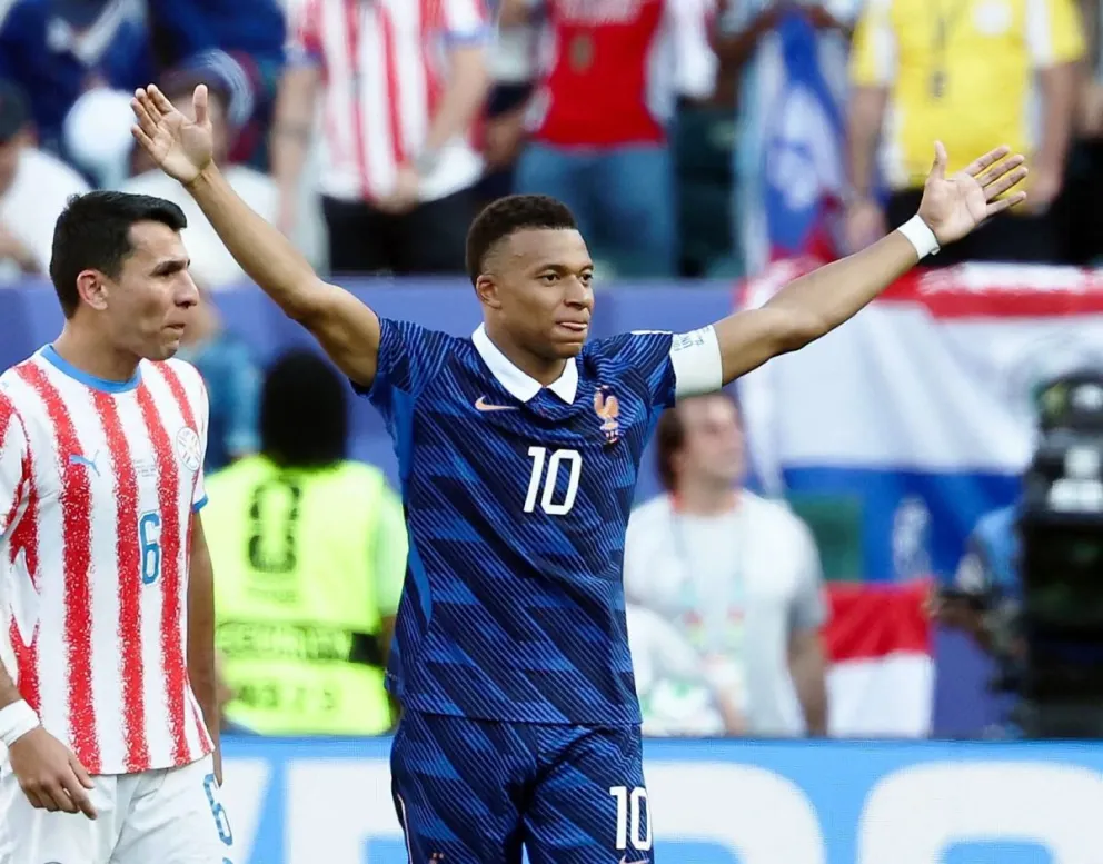 Mbappé celebra el único gol del lance ante los paraguayos. Foto: BR