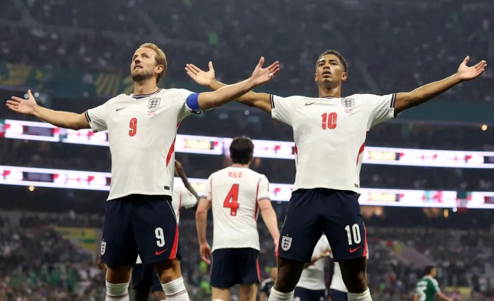 Harry Kane (izq.) y Jude Bellingham celebran el segundo gol de Inglaterra frente a México: Crédito: Federación Inglesa